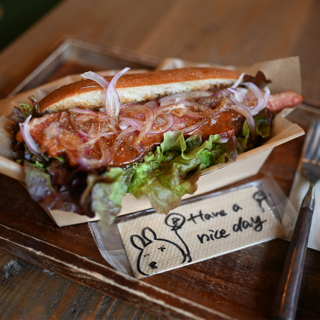 厚切りベーコンのBLTサンド