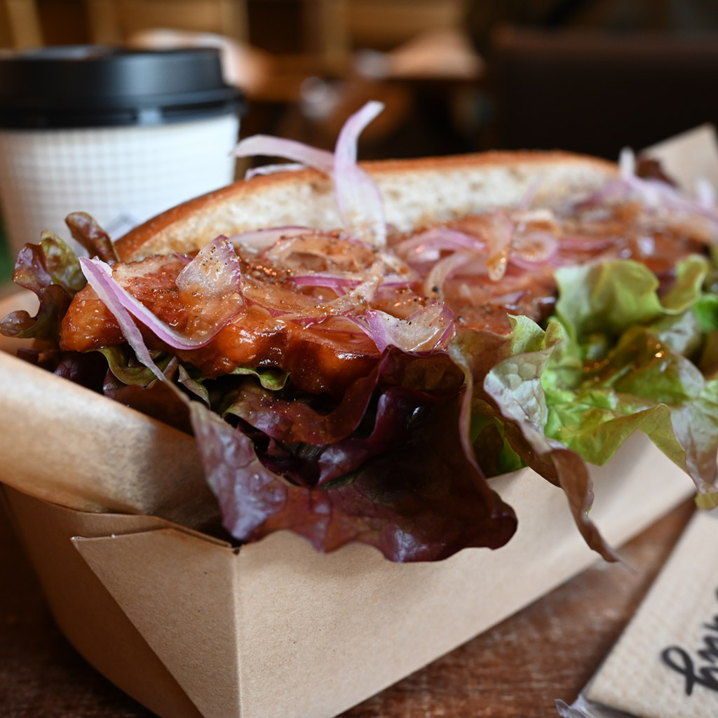 厚切りベーコンのBLTサンドイッチ @ ハチカフェ犬山店