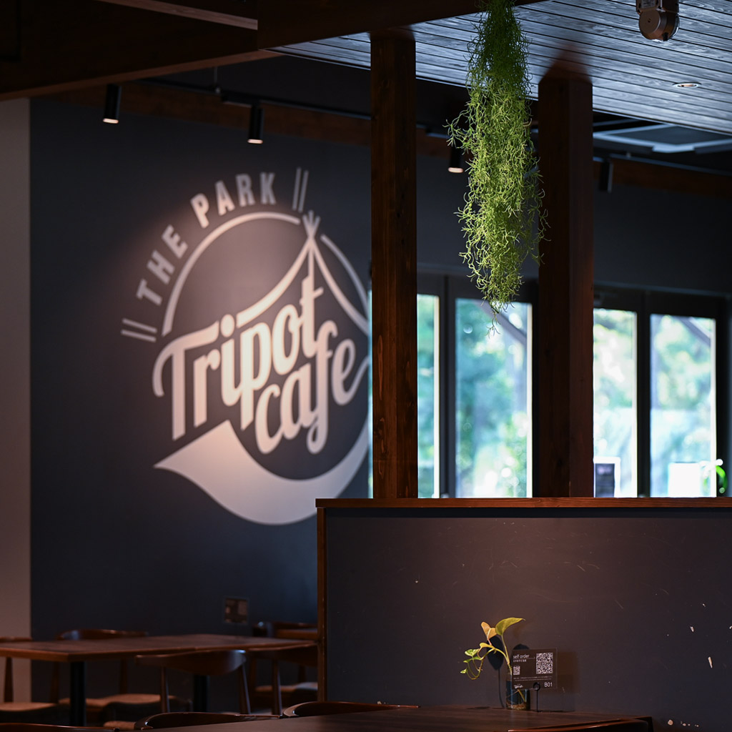 Tripot Cafe the PARK Tsurumaiの店内